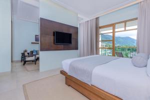 Televiisor ja/või meelelahutuskeskus majutusasutuses Savoy Seychelles Resort & Spa