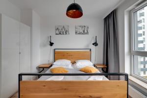 Łóżko lub łóżka w pokoju w obiekcie Apartamenty "Bastion Wałowa'' Q4Apartments