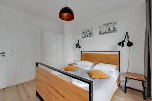 Łóżko lub łóżka w pokoju w obiekcie Apartamenty "Bastion Wałowa'' Q4Apartments