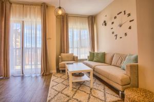 Χώρος καθιστικού στο Cozy 2BD Apartment in Bansko by Flat Mаnager