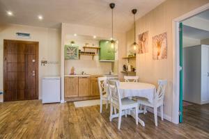 Η κουζίνα ή μικρή κουζίνα στο Cozy 2BD Apartment in Bansko by Flat Mаnager