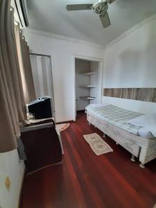 a bedroom with a large bed and a window at HOTEL TÊTÊ in Várzea Grande +48 photos