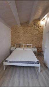 A bed or beds in a room at Appartamento cavalluccio marino
