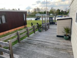 Afbeelding uit fotogalerij van Chalet Havenzicht Eernewoude in Earnewâld