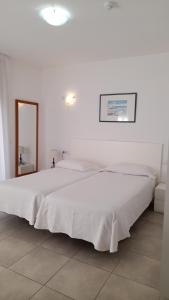 Postel nebo postele na pokoji v ubytování Sal Mar Suites