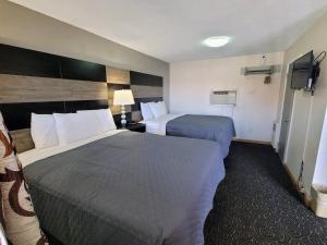 Postel nebo postele na pokoji v ubytování Woodland Inn