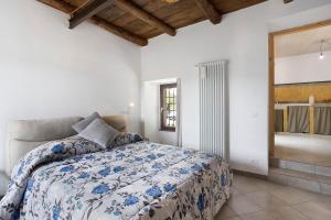 a white bedroom with a bed and a window at Cà Gianca in Riccò del Golfo di Spezia