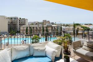 Gallery image of Bright & Chic Condo with Pool & Unique View by FeelHome in Tel Aviv