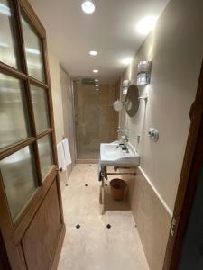 Koupelna v ubytování Le Chic à Barbizon + 5 fotografií