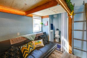 Galeriebild der Unterkunft 2 Mi to Dtwn and Pioneer Park Fairbanks Studio! in Fairbanks