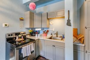 Galeriebild der Unterkunft 2 Mi to Dtwn and Pioneer Park Fairbanks Studio! in Fairbanks + 16 Fotos