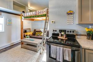 Galeriebild der Unterkunft 2 Mi to Dtwn and Pioneer Park Fairbanks Studio! in Fairbanks