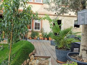 a garden with trees and plants in front of a building at Unser Keltenhof in Niederstetten