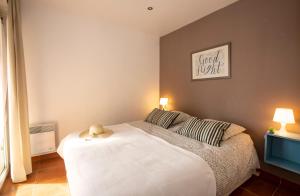 Giường trong phòng chung tại Appartements MISTRETTA +16 ảnh