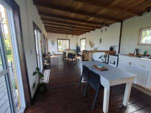 a kitchen and dining room with a table and chairs at KIYA surf parador in Colonia Chapadmalal