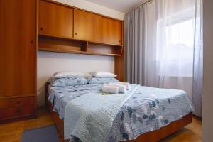 Postel nebo postele na pokoji v ubytování Apartmani Justić