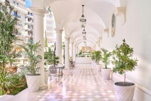 Foto da galeria de Carlton Cannes, a Regent Hotel em Cannes