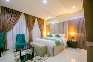 Letto o letti in una camera di Tranquila Hotels and Suites Abuja