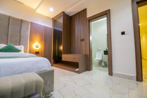 Letto o letti in una camera di Tranquila Hotels and Suites Abuja