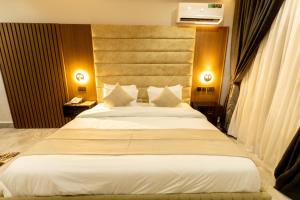 Letto o letti in una camera di Tranquila Hotels and Suites Abuja