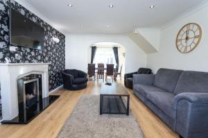 a living room with a couch and a fireplace at May Disc - Long Stay - Contractors in Bristol