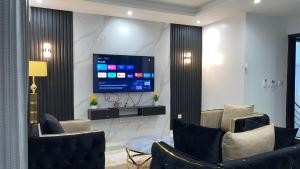 TV a/nebo společenská místnost v ubytování Suna' a Home Bonapriso