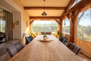 Afbeelding uit fotogalerij van Villa Catalpa avec piscine in Le Muy +18 foto's