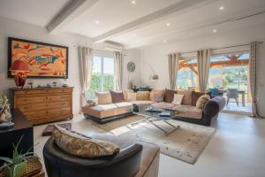 Afbeelding uit fotogalerij van Villa Catalpa avec piscine in Le Muy