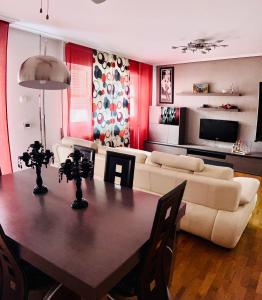 a living room with a table and a couch at Villa turística Camina y Rioja in Cenicero