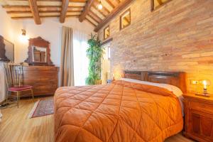 A bed or beds in a room at Casale Vincenzo Country House