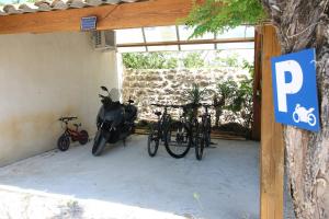 a group of bikes parked next to a building at Auberge de la Couronne in Lablachère