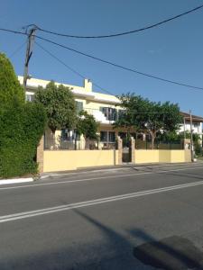 an empty street in front of a building at SAN FLORAN in Áyios Flóros