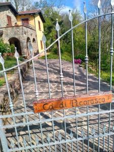 a metal gate with a sign that says go off racoco at Ca'di Picarasco in Bagnone