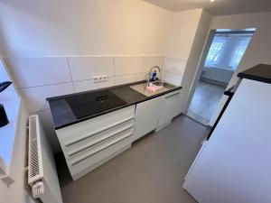 a kitchen with a sink and a counter top at Monteurunterkunft Simmershausen bei Kassel Einzelbetten, Parken, Waschen, Wifi in Fuldatal