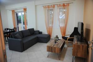 a living room with a couch and a coffee table at SAN FLORAN in Áyios Flóros