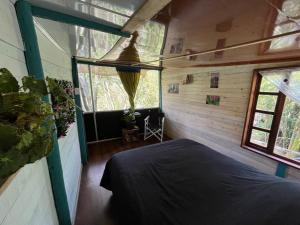 Postel nebo postele na pokoji v ubytování Palu Ecoaldea, Cabañas glamping en medio del bosque