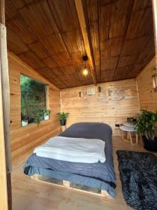 Postel nebo postele na pokoji v ubytování Palu Ecoaldea, Cabañas glamping en medio del bosque