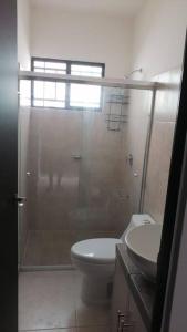 a bathroom with a shower and a toilet and a sink at Casa amueblada, Internet, WIFI, en Yucatán in Mérida