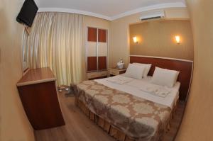 Postel nebo postele na pokoji v ubytování Epic Hotel