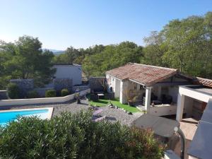 a backyard with a swimming pool and a house at L'Ardétente - L'Instant Présent - Villa avec piscine privée Adults Only Ardèche in Lussas