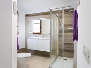 Łazienka w obiekcie Apartamento Minimalista con Terraza, WiFi y a 1 Minuto de la Playa - ES-279-4