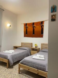 Posteľ alebo postele v izbe v ubytovaní Beteyà Hostel Don Bosco