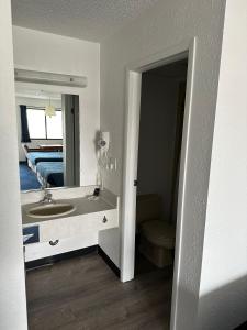 Gallery image of Bayside Inn in Saint Ignace