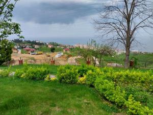 Φωτογραφία από το άλμπουμ του Big garden and sea view villa σε Komera