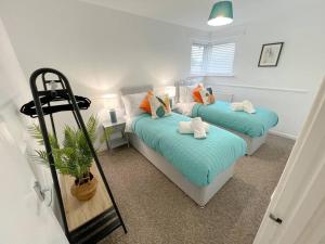 a bedroom with two beds and a mirror at 2 Bedroom Flat - Free Parking in Shenley Church End