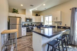Updated Las Vegas House Patio and Solar Heated Pool