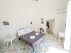a bedroom with a bed and a table in a room at Casa Niná in Vietri sul Mare