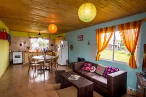 a living room with a couch and a table at Piuke Mapu Patagonia Hostel in Cholila