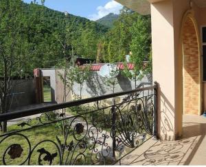 Een balkon of terras bij Qebele_kiraye_evler_dag_kenari