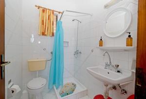 A bathroom at Dolphins